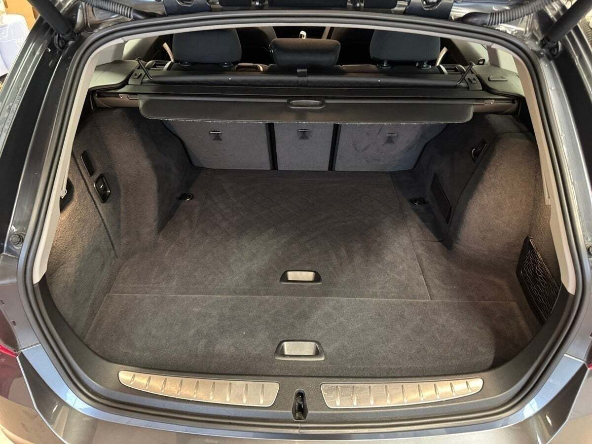 Grå BMW 320d fra 2016