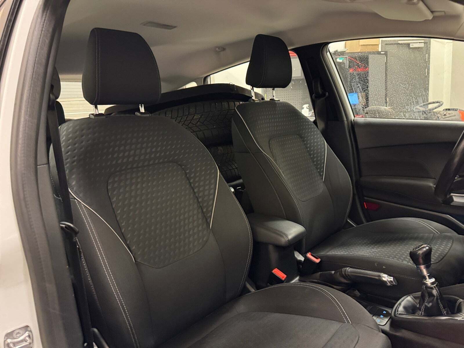 Hvid Ford Fiesta fra 2017