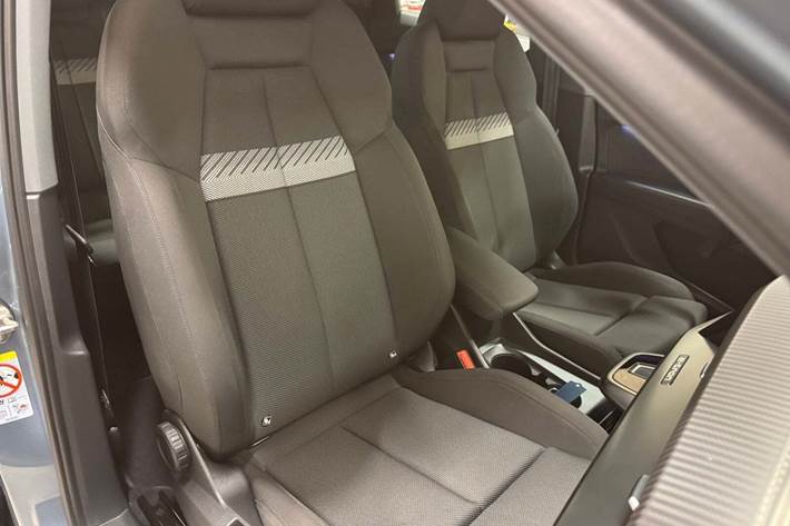 Blå Audi Q4 e-tron fra 2022