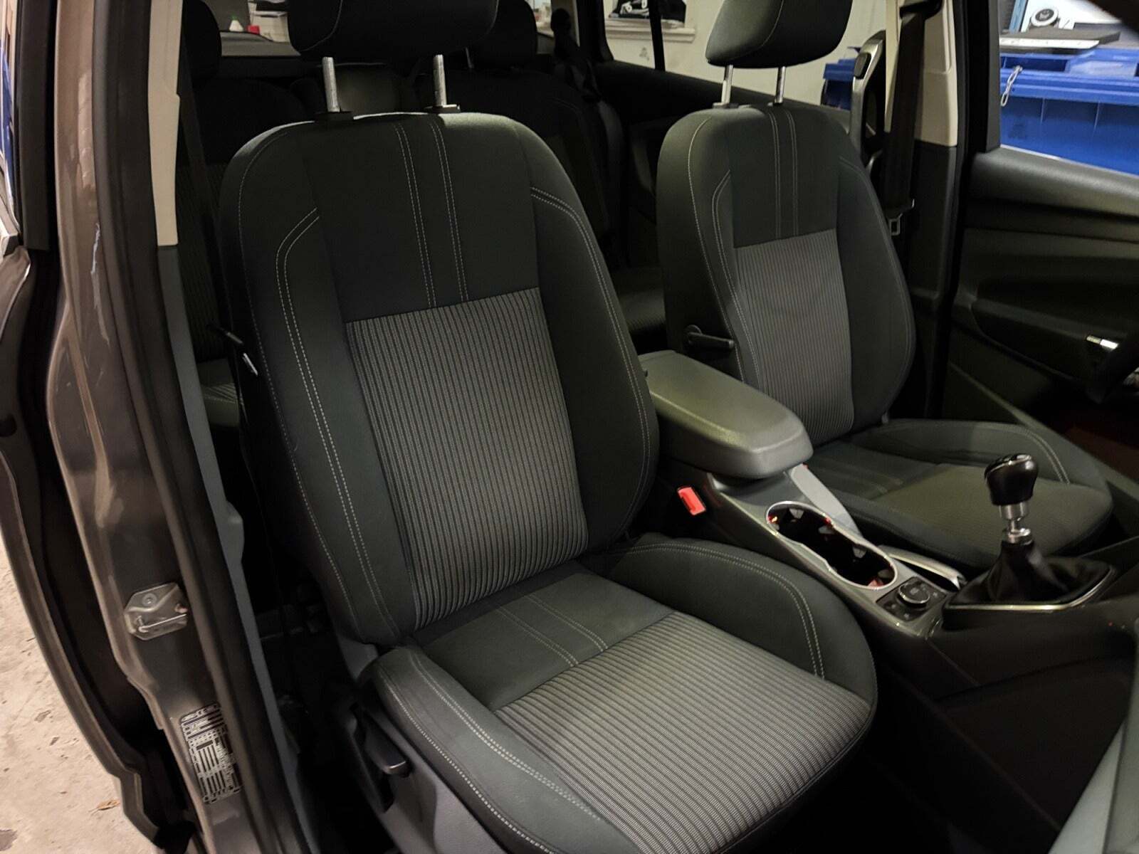 Grå Ford Grand C-Max fra 2013