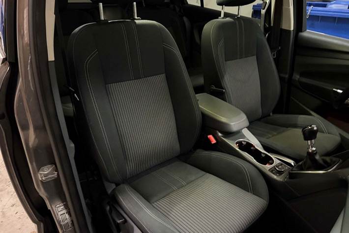 Grå Ford Grand C-Max fra 2013