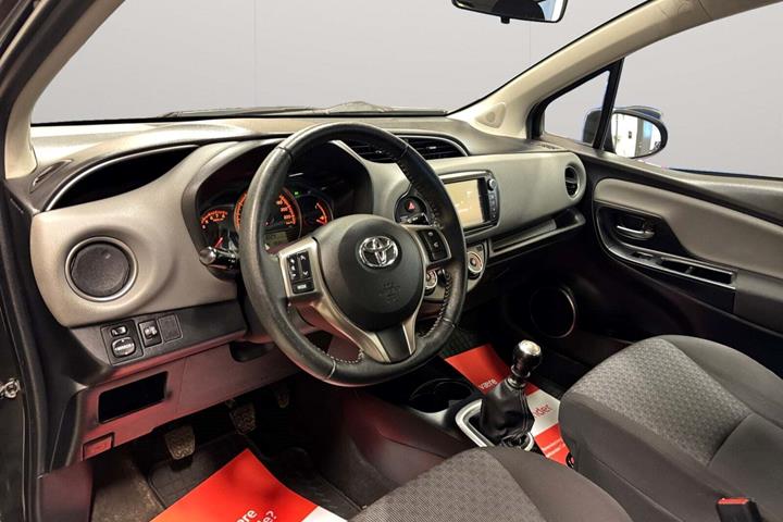 Sort Toyota Yaris fra 2014