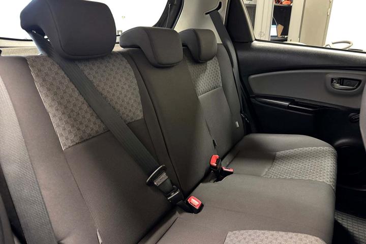 Sort Toyota Yaris fra 2014