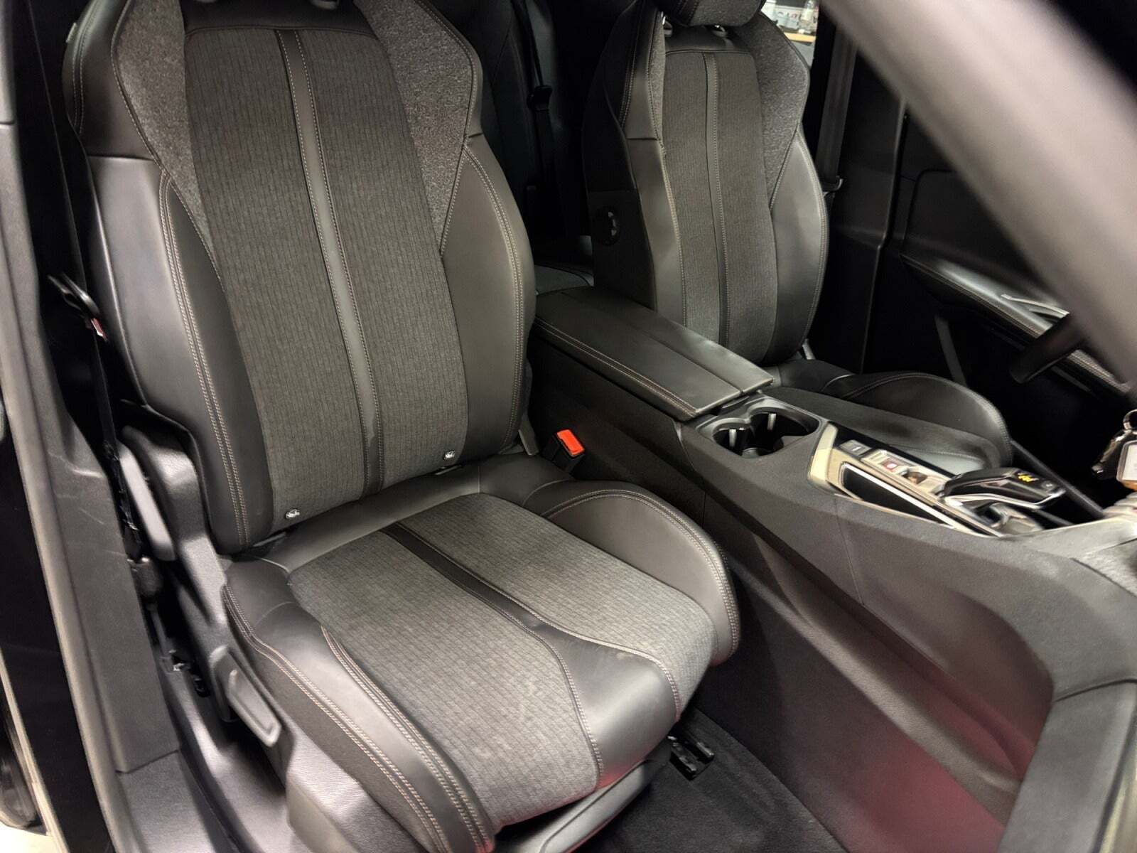 Sort Peugeot 3008 fra 2018