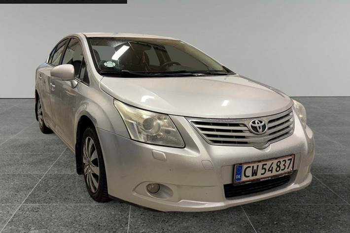 Sølv Toyota Avensis fra 2011