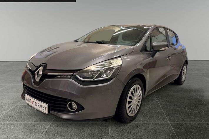 Sølv Renault Clio IV fra 2013 set udefra