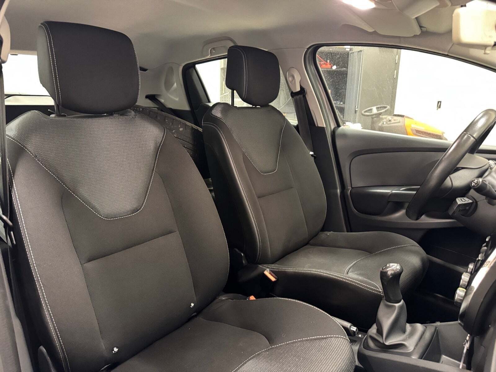 Sølv Renault Clio IV fra 2013