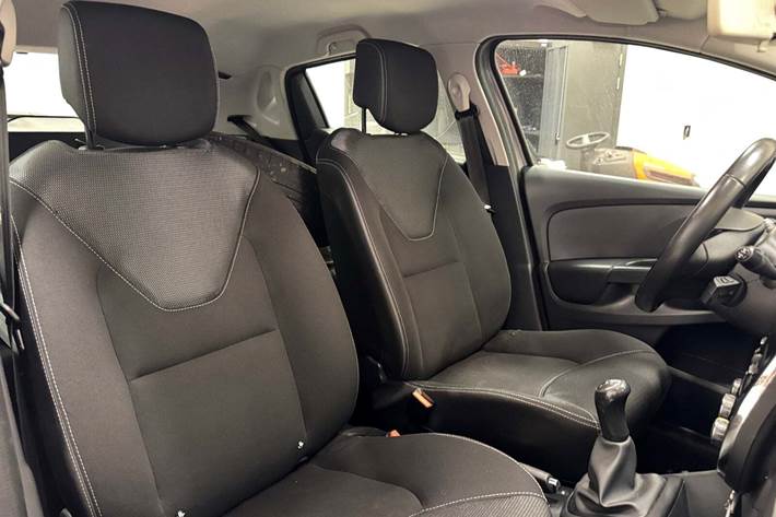 Sølv Renault Clio IV fra 2013