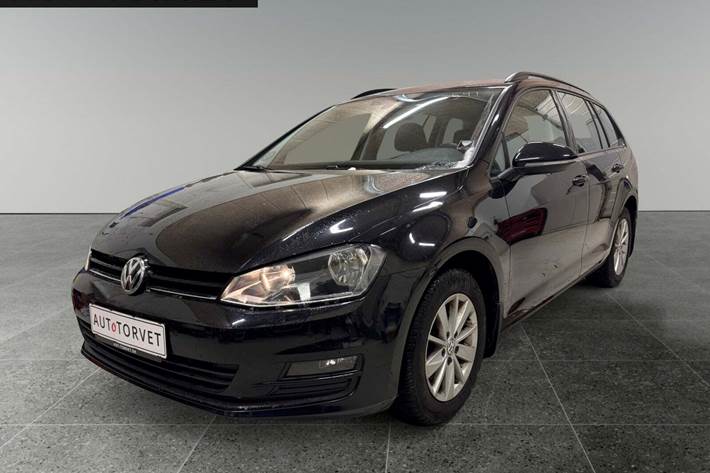 Blå VW Golf VII fra 2015 set udefra