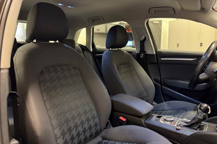 Sort Audi A3 fra 2016