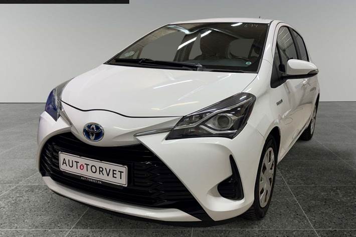 Hvid Toyota Yaris fra 2018 set udefra