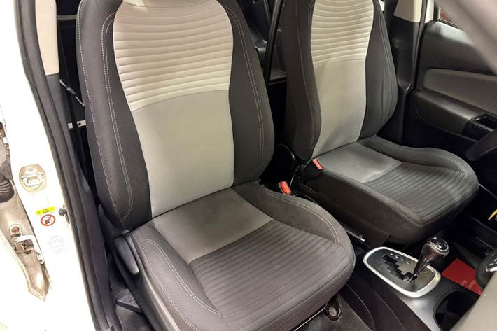 Hvid Toyota Yaris fra 2018