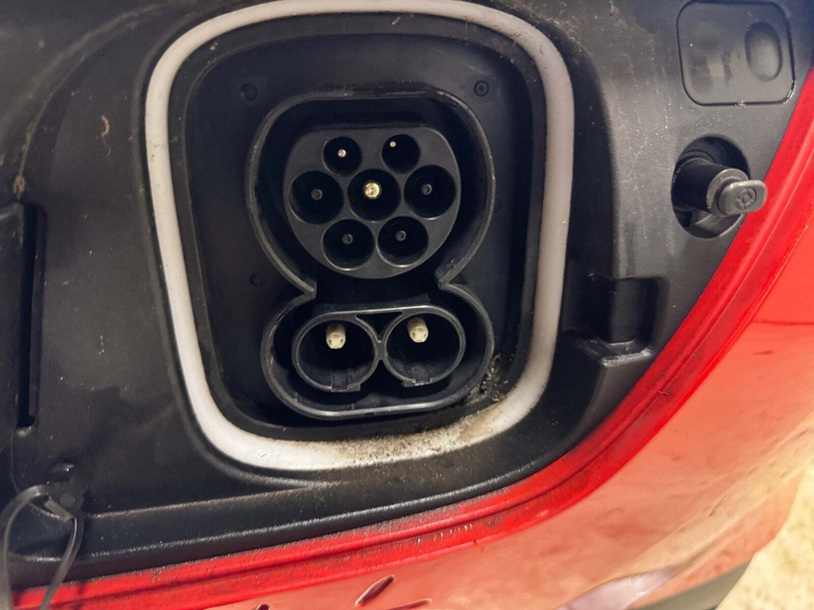 Rød Hyundai Kona fra 2021