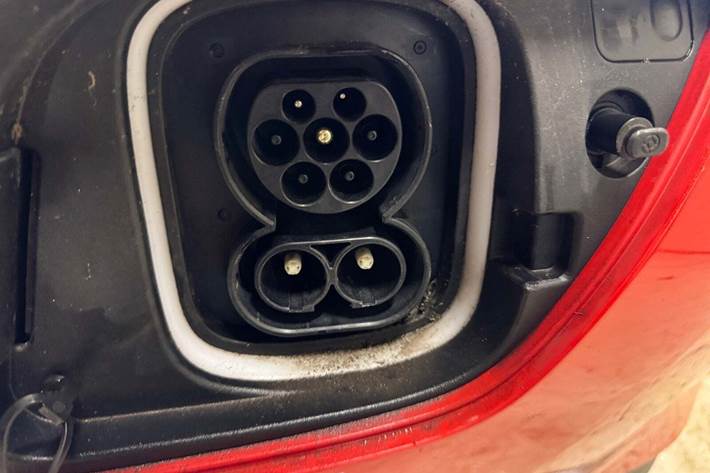 Rød Hyundai Kona fra 2021