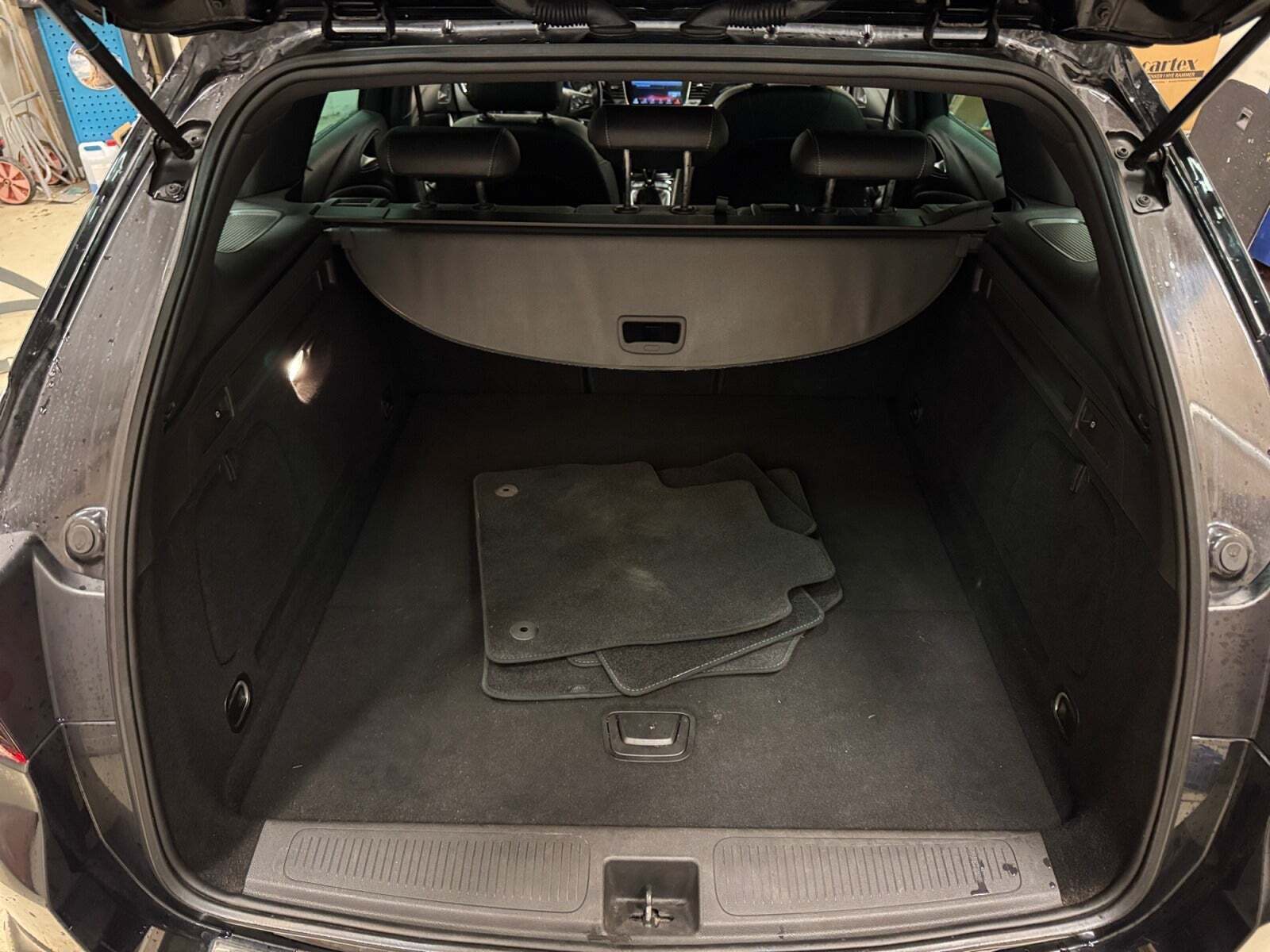 Sort Opel Astra fra 2017