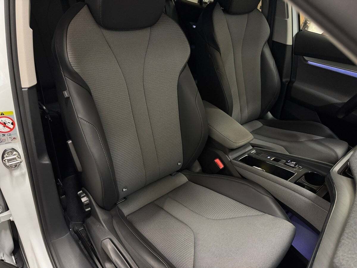 Hvid Skoda Enyaq fra 2021