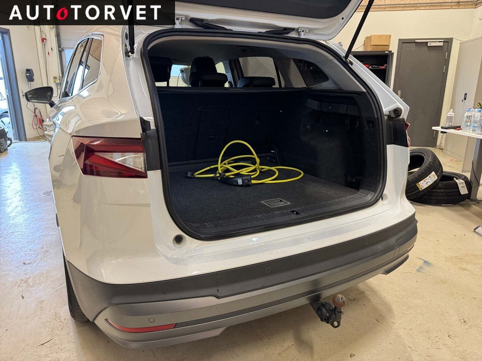 Hvid Skoda Enyaq fra 2021