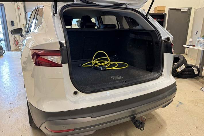 Hvid Skoda Enyaq fra 2021