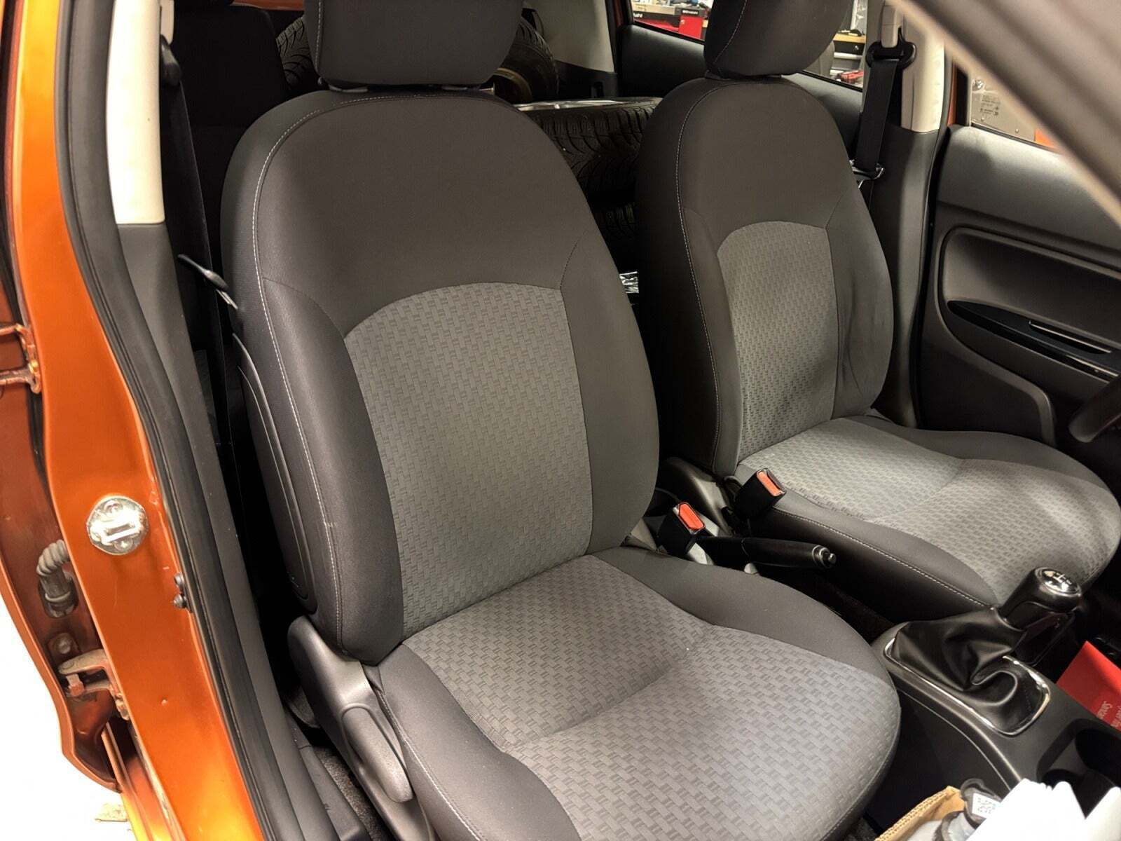 Orange Mitsubishi Space Star fra 2018