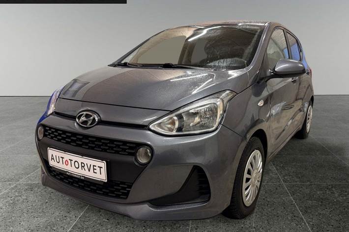 Grå Hyundai i10 fra 2017 set udefra