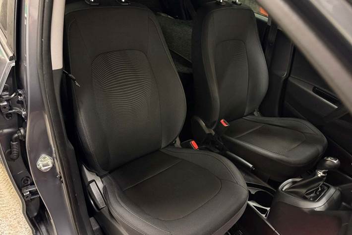 Grå Hyundai i10 fra 2017