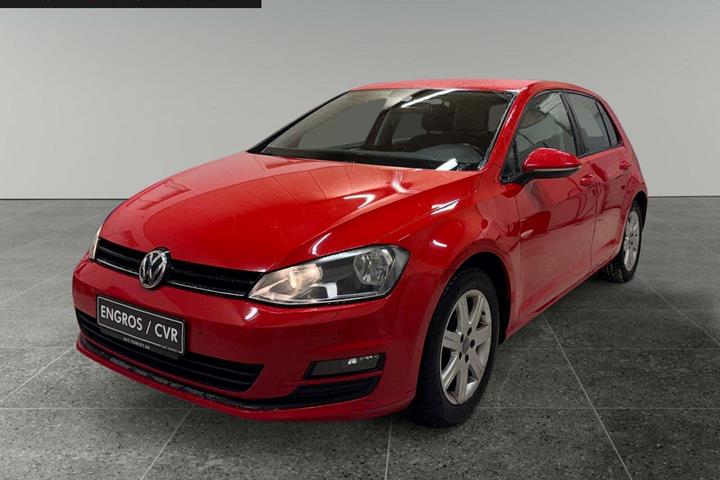 Rød VW Golf VII fra 2014 set udefra