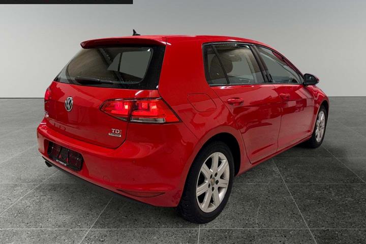 Rød VW Golf VII fra 2014