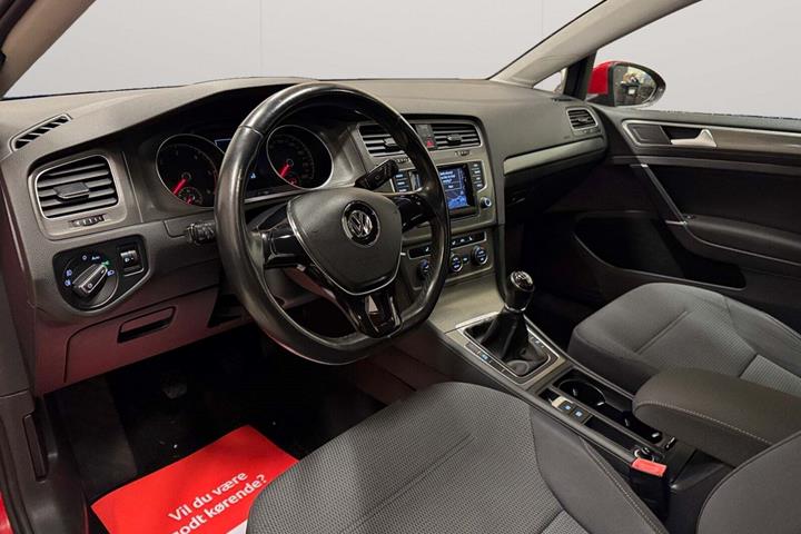 Rød VW Golf VII fra 2014