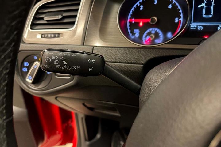 Rød VW Golf VII fra 2014