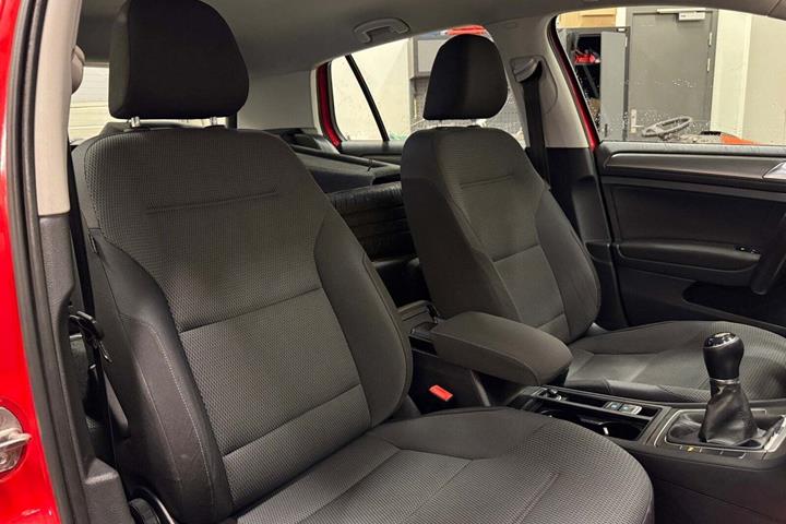 Rød VW Golf VII fra 2014