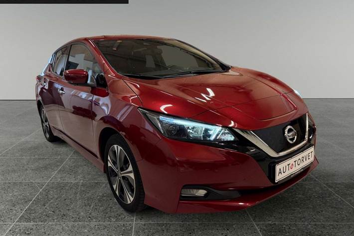 Rød Nissan Leaf fra 2020