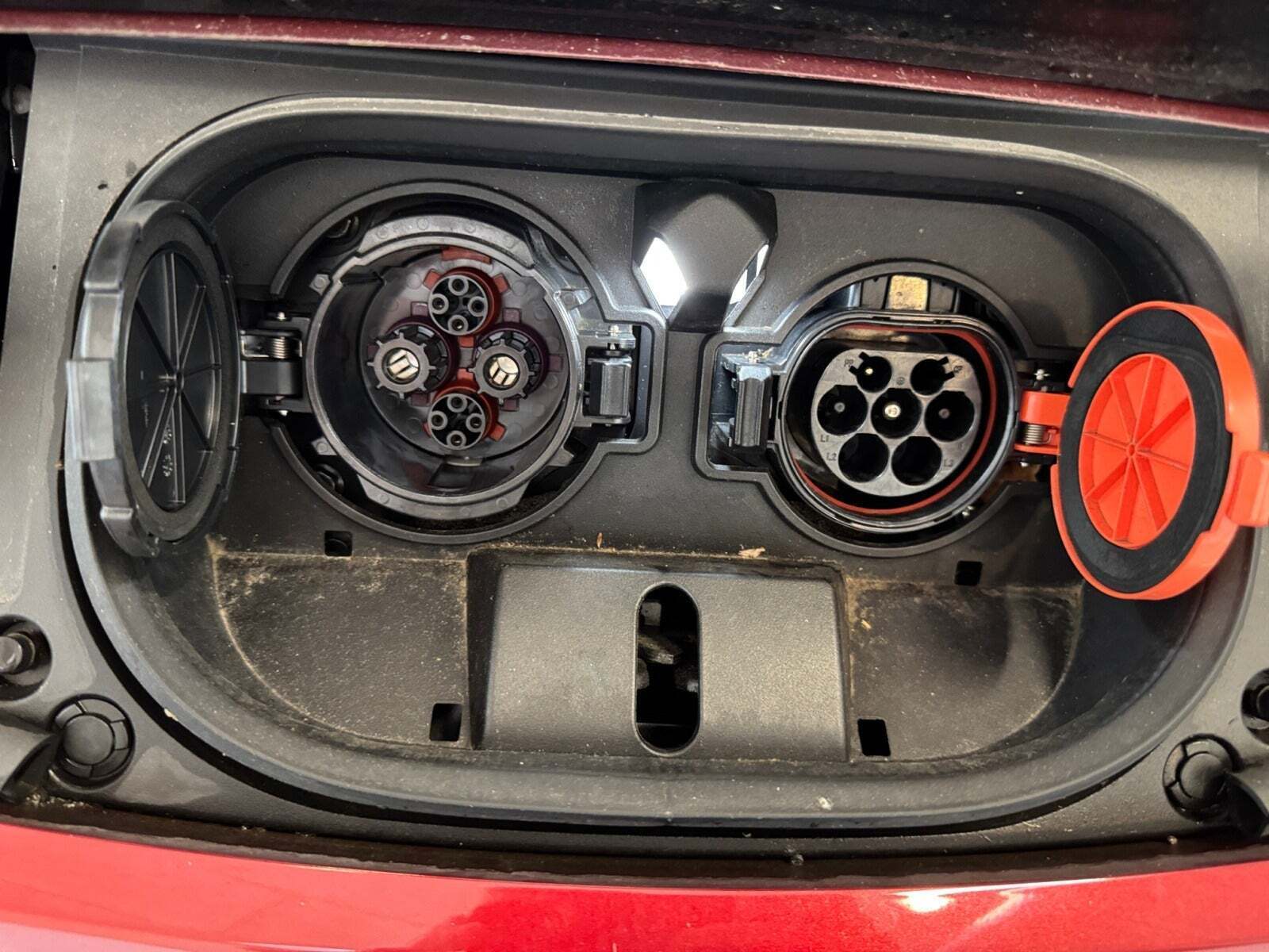 Rød Nissan Leaf fra 2020