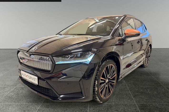 Sort Skoda Enyaq fra 2022 set udefra