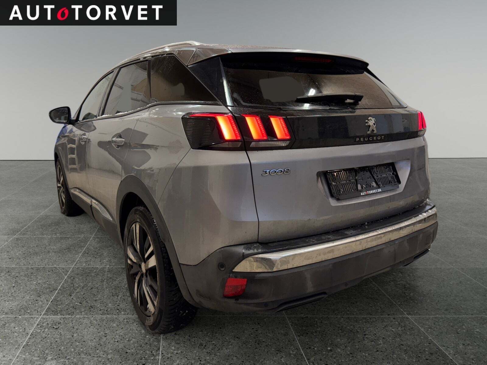Grå Peugeot 3008 fra 2017