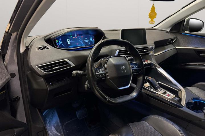Grå Peugeot 3008 fra 2017