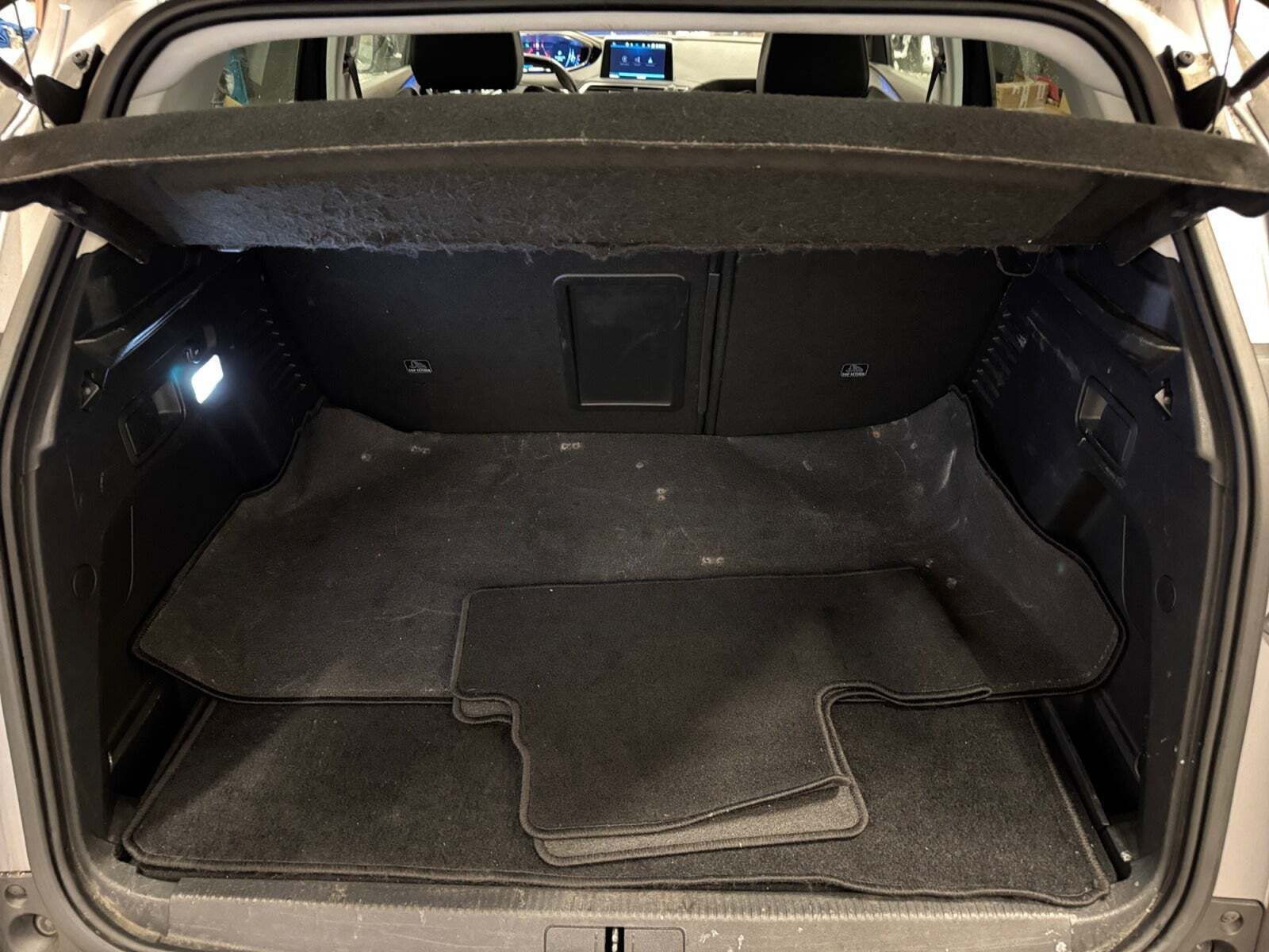Grå Peugeot 3008 fra 2017