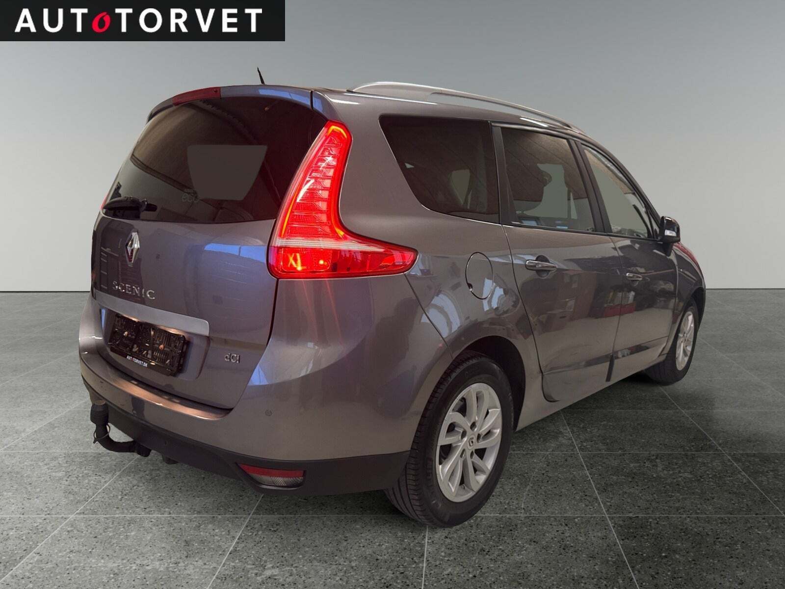 Grå Renault Grand Scenic III fra 2015