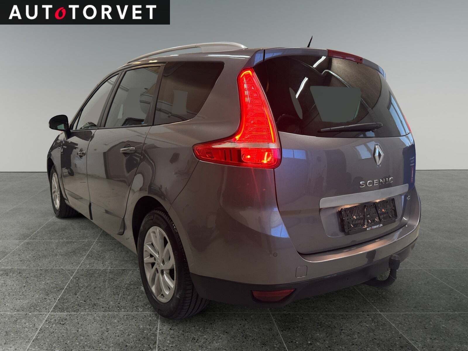 Grå Renault Grand Scenic III fra 2015