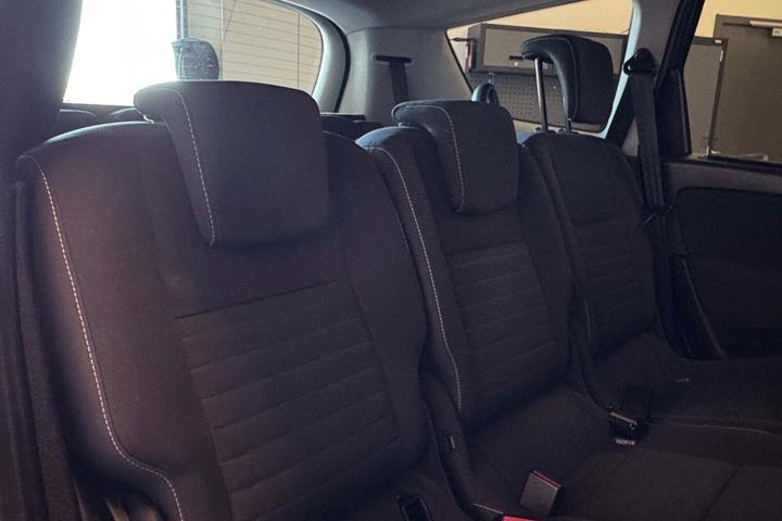Grå Renault Grand Scenic III fra 2015