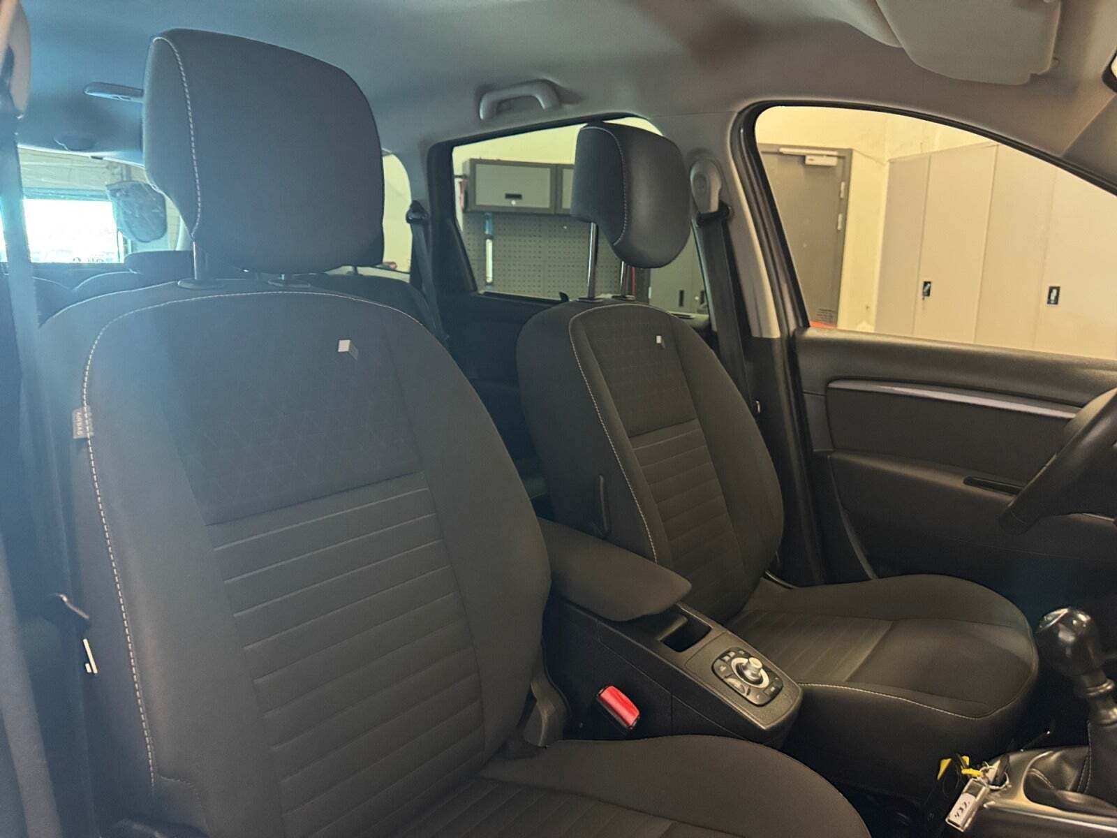 Grå Renault Grand Scenic III fra 2015