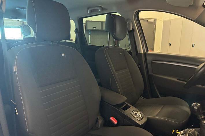 Grå Renault Grand Scenic III fra 2015