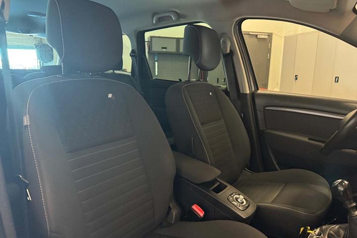 Grå Renault Grand Scenic III fra 2015