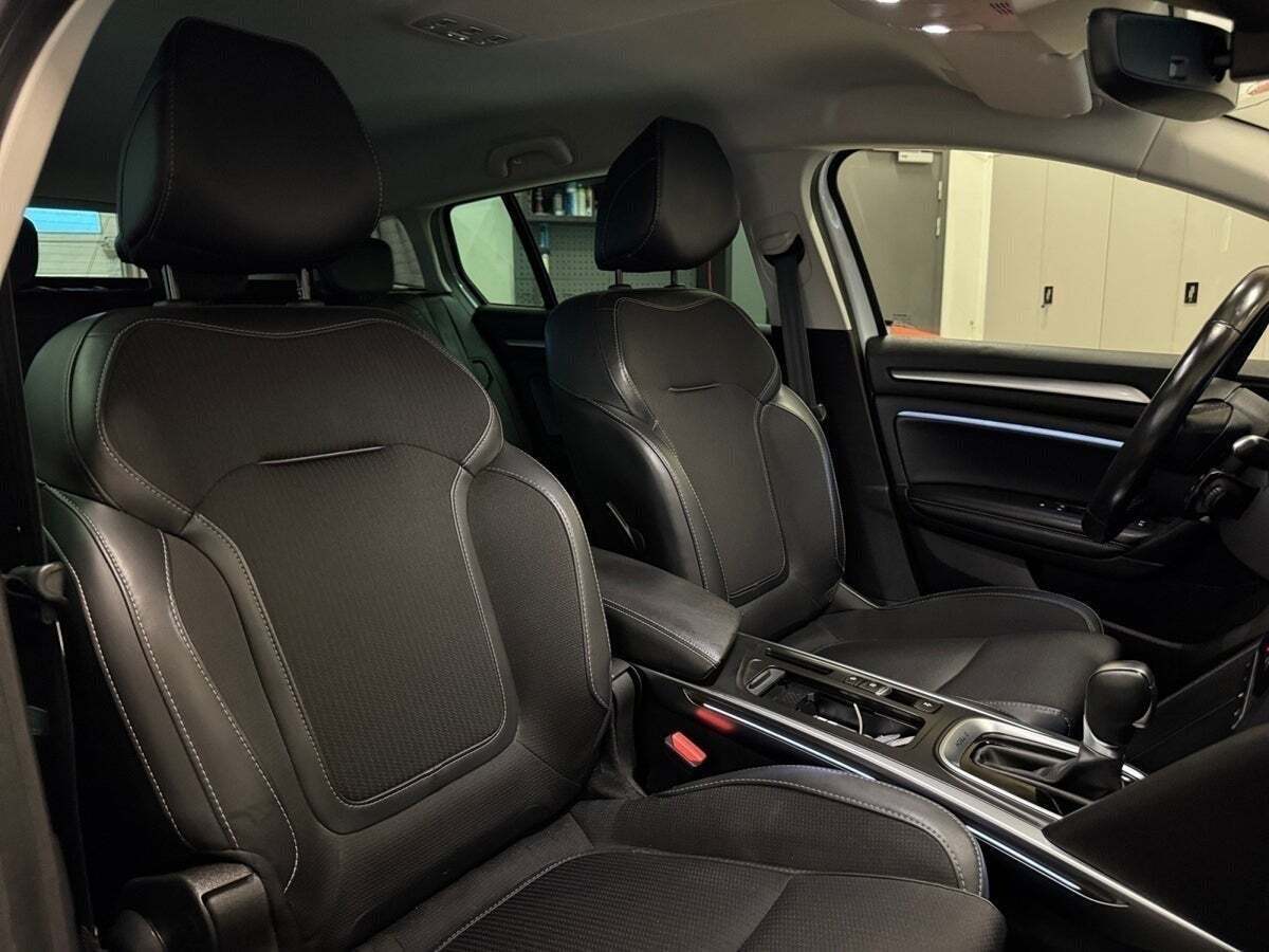 Hvid Renault Megane IV fra 2021