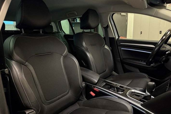 Hvid Renault Megane IV fra 2021