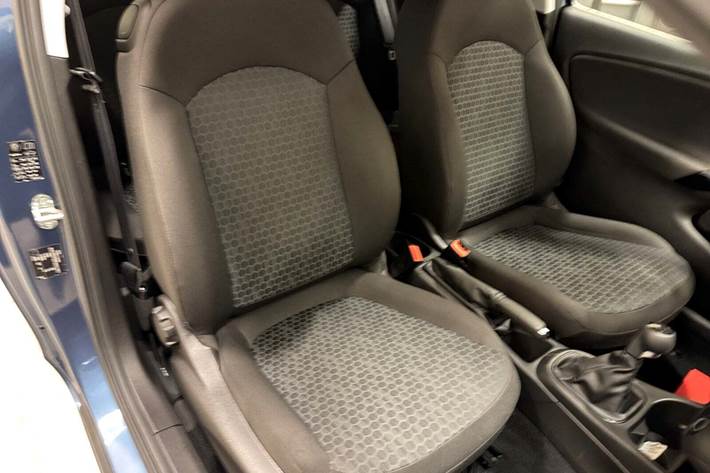 Blå Opel Corsa fra 2015