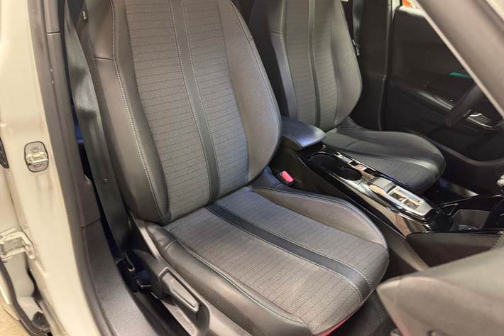 Hvid Peugeot e-2008 fra 2022