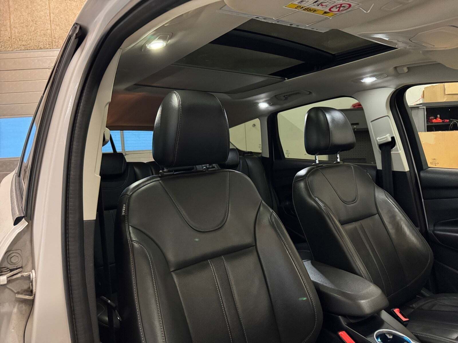 Hvid Ford Kuga fra 2015