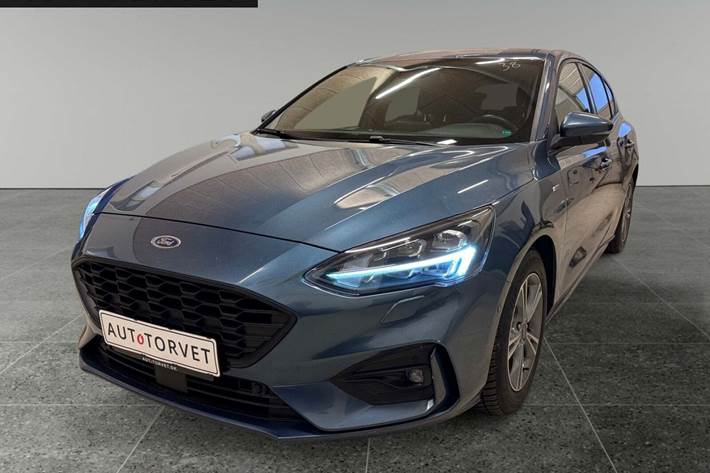 Blå Ford Focus fra 2020 set udefra