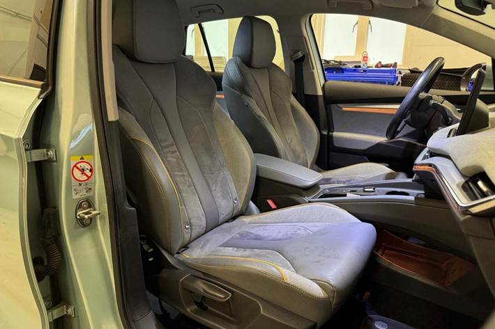 Turquoise Skoda Enyaq fra 2021