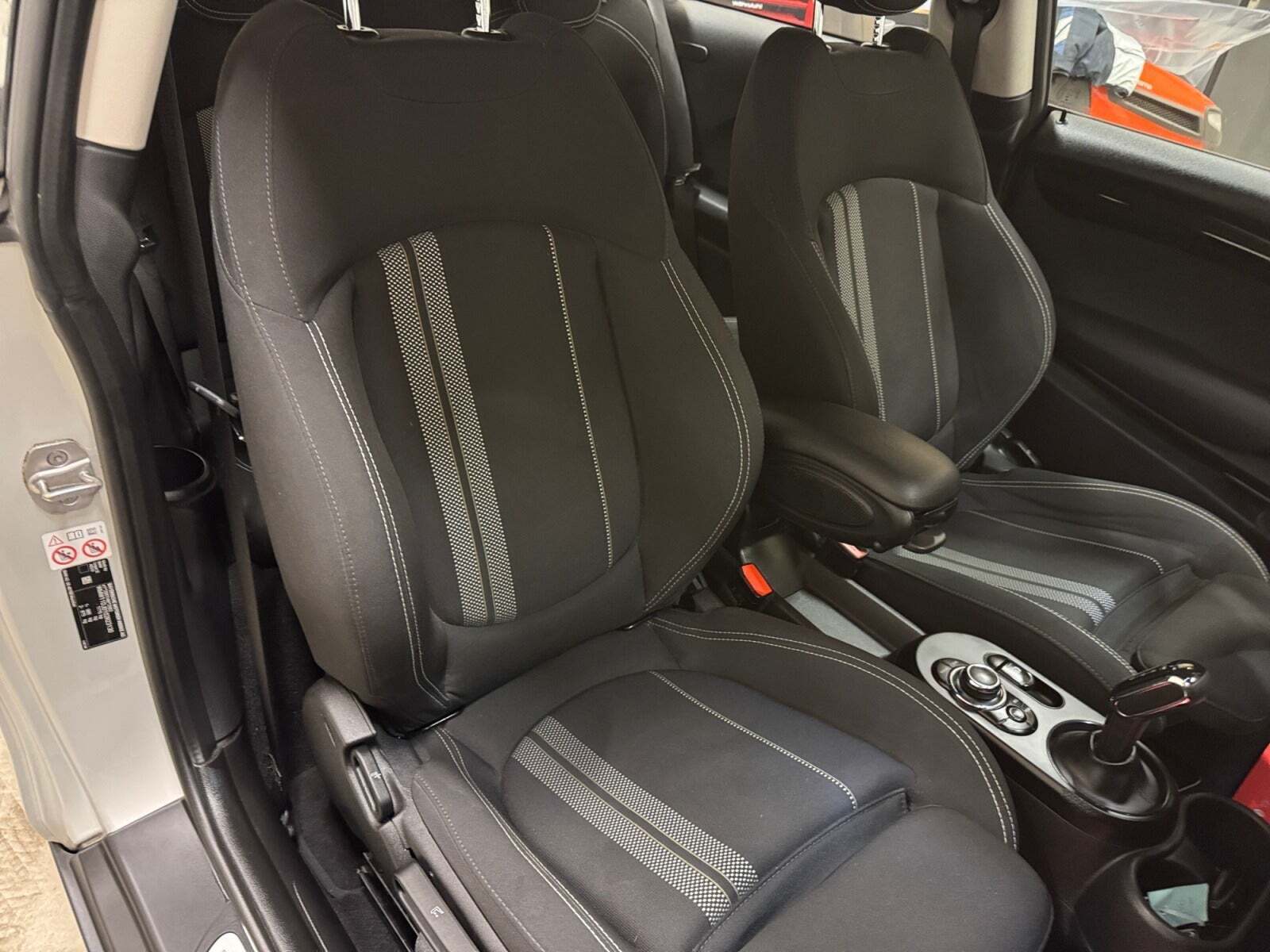 Sølv Mini Cooper SE fra 2021